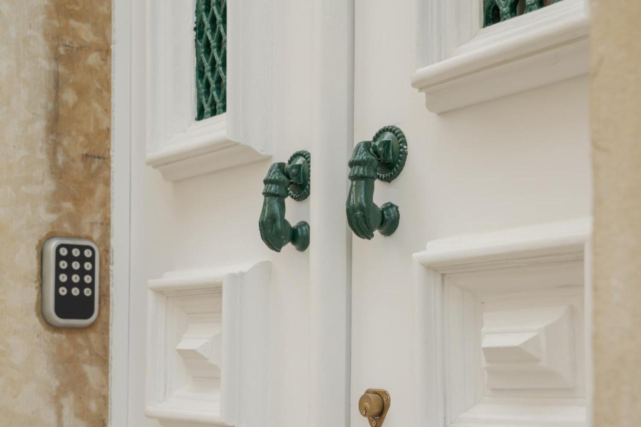 Almada Villa Exterior photo